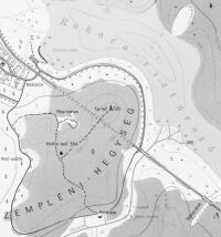 Topogrfiai oktat trkp rszlete. Jellemzje a terepen lv mestersges ltestmnyeknek s a domborzatnak egyttes, tbbszn brzolsa, rszben trkpjelekkel. 